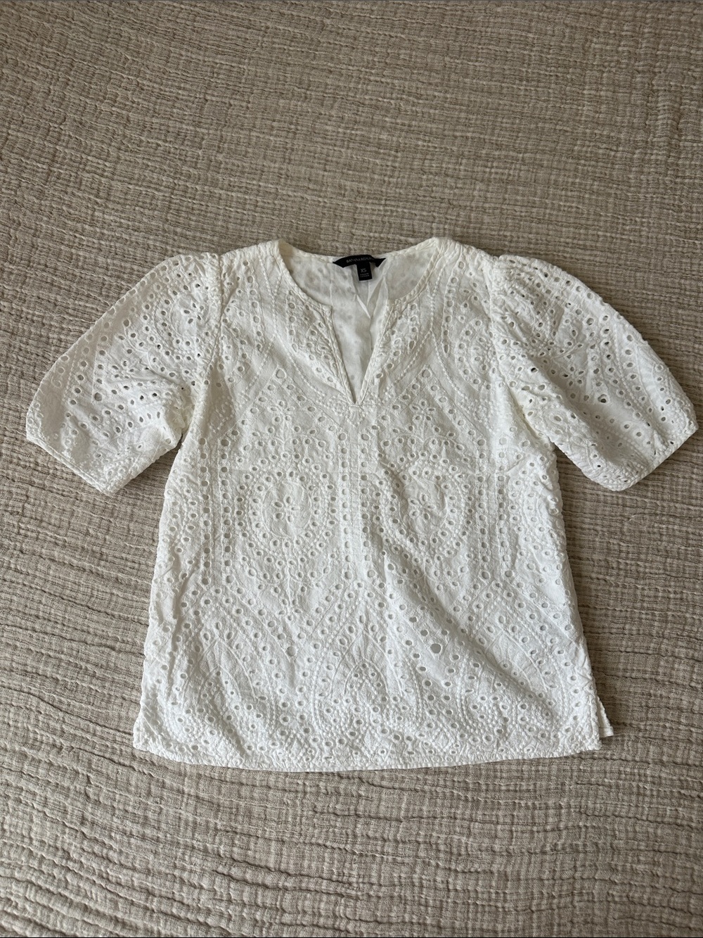 Banana Republic White Eyelet Split V-Neck Blouse Top